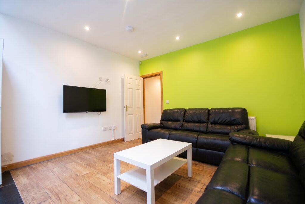 7 bed Mid Terraced House for rent in Birmingham. From Property Solutions - Birmingham
