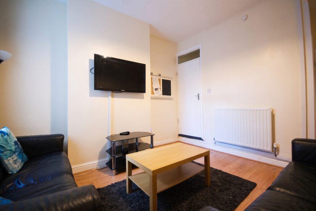 3 bed Mid Terraced House for rent in Birmingham. From Property Solutions - Birmingham