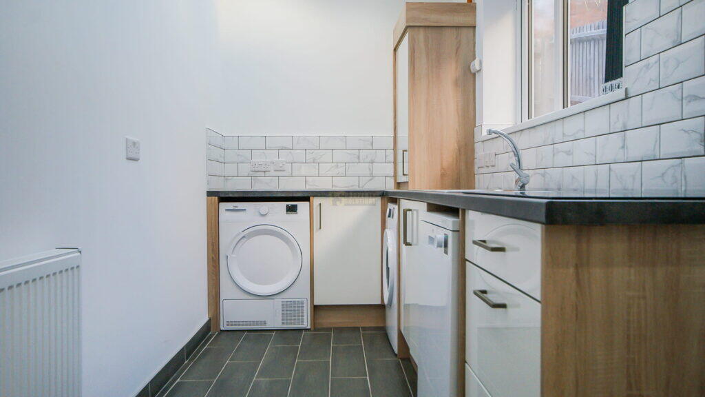 6 bed House (unspecified) for rent in Birmingham. From Property Solutions - Birmingham