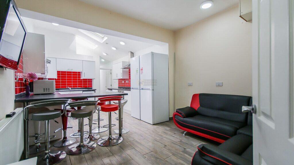 7 bed Mid Terraced House for rent in Birmingham. From Property Solutions - Birmingham