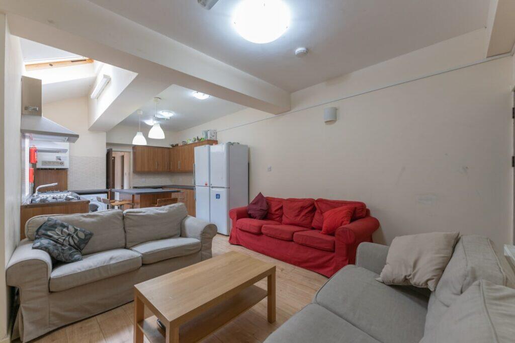 7 bed Mid Terraced House for rent in Birmingham. From Property Solutions - Birmingham