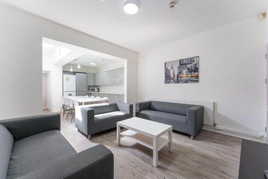8 bed Mid Terraced House for rent in Birmingham. From Property Solutions - Birmingham