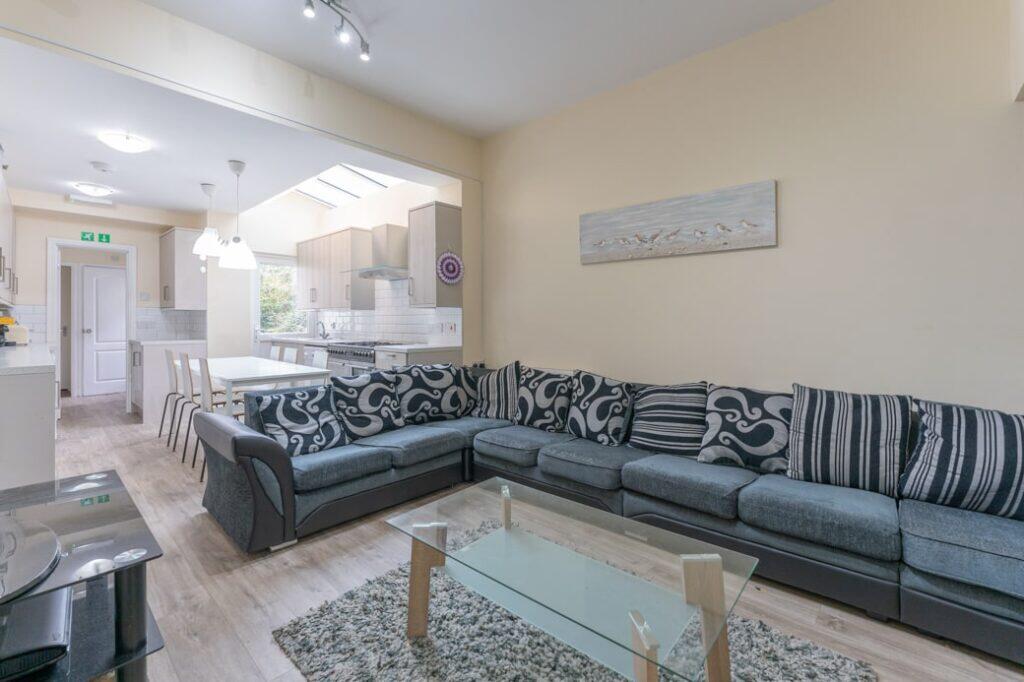 7 bed Mid Terraced House for rent in Birmingham. From Property Solutions - Birmingham