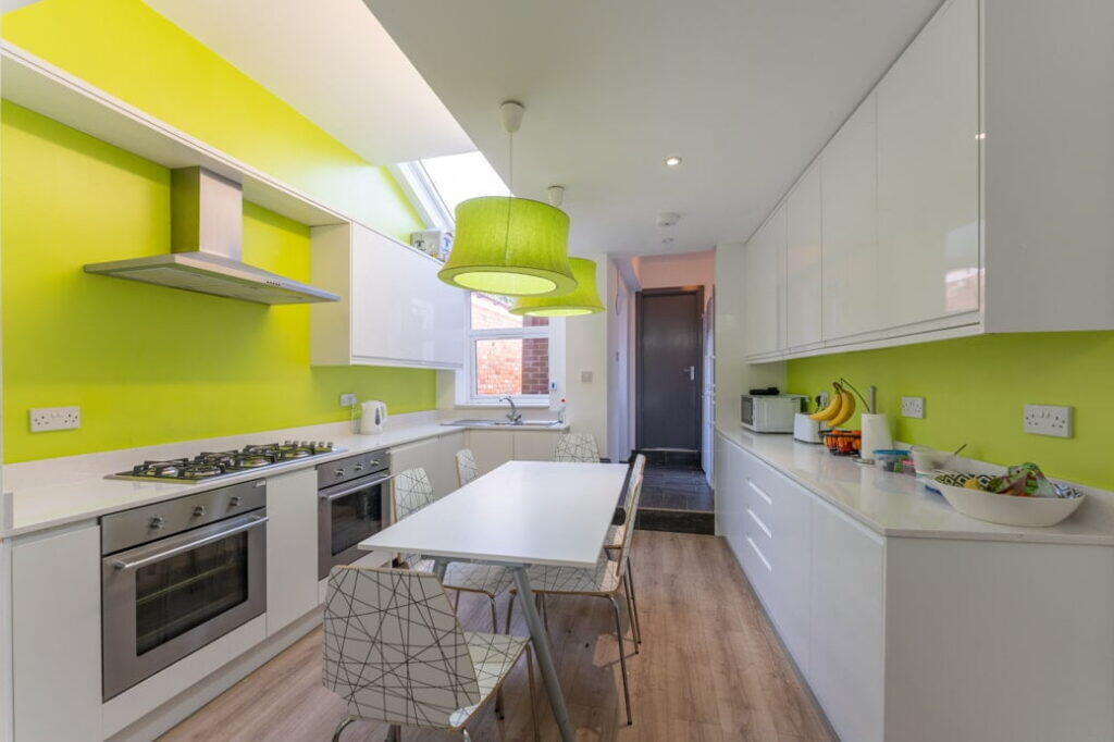 6 bed Mid Terraced House for rent in Birmingham. From Property Solutions - Birmingham