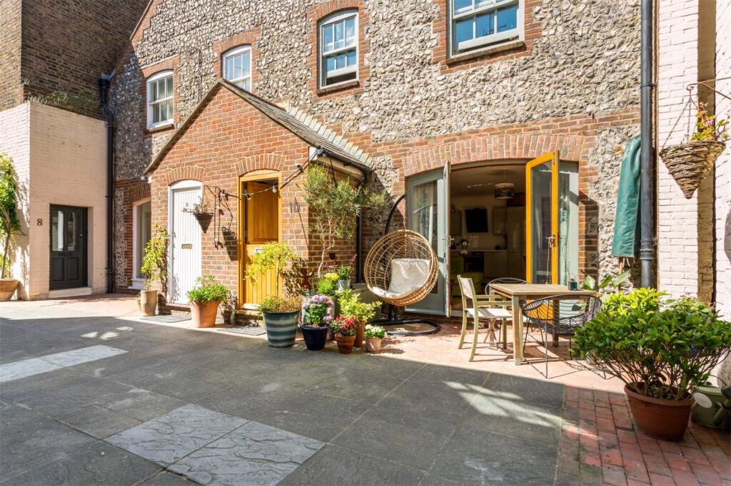 3 bed Detached for rent in Brighton and Hove. From Q Estate Agents - Brighton
