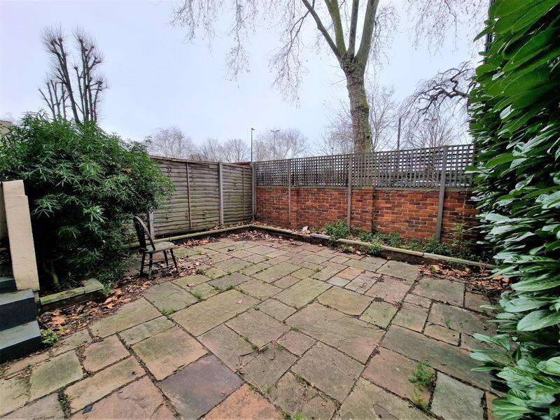 3 bed 1st Floor Flat for rent in London. From Relocators