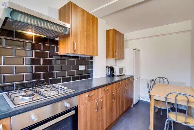 3 bed Annexe for rent in London. From Relocators