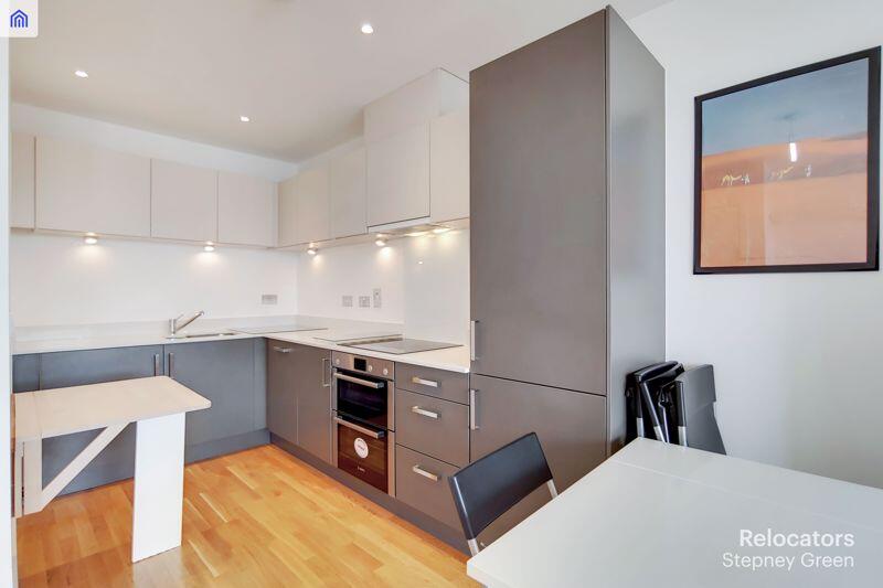4 bed Apartment for rent in Stepney. From Relocators 4 bed Apartment for rent in Stepney. From Relocators