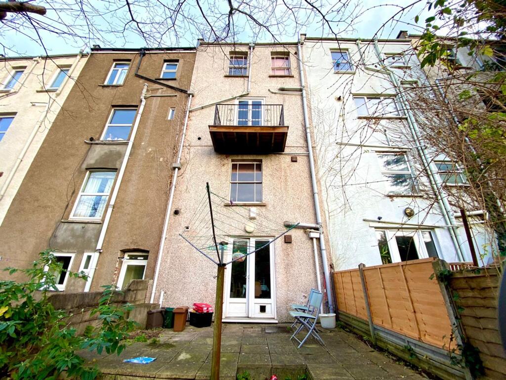 5 bed Mid Terraced House for rent in Bristol. From Robin King Estate Agents - Congresbury