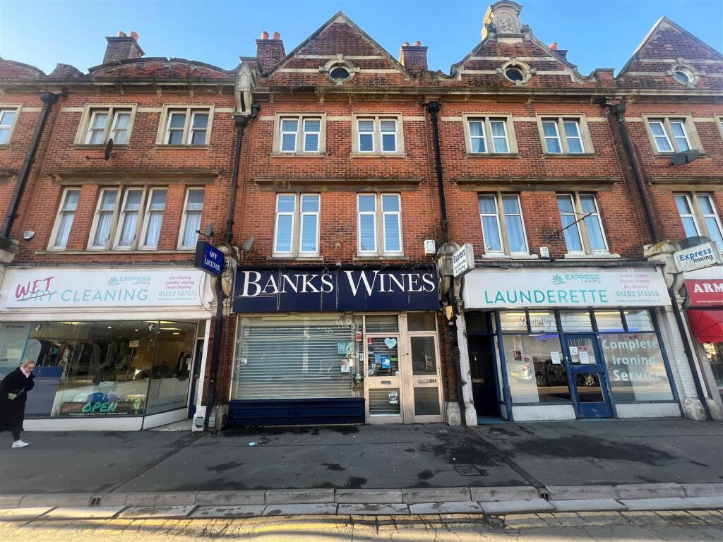 5 bed Private Halls for rent in Bournemouth. From Slades - Winton Banks