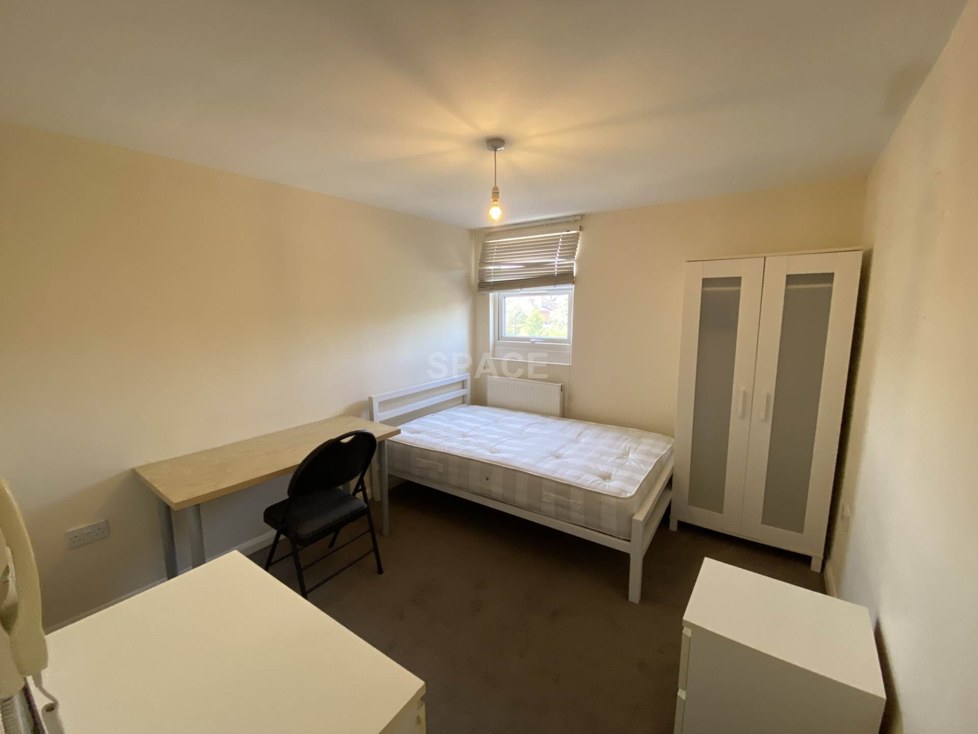 1 bed Mid Terraced House for rent in Reading. From Space