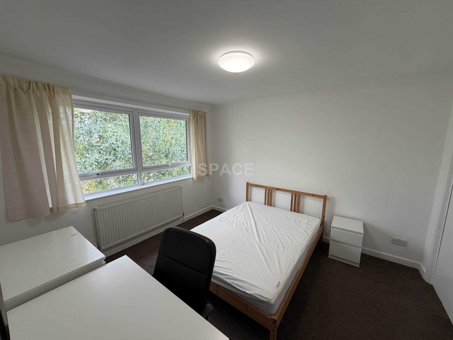 4 bed Mid Terraced House for rent in Reading. From Space