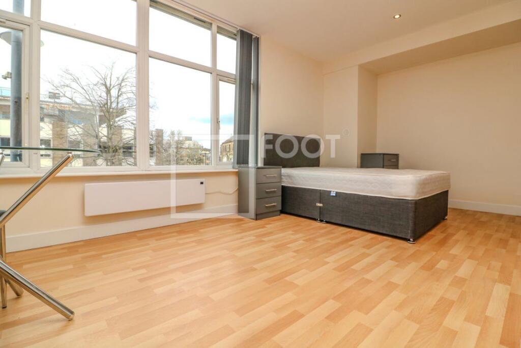 4 bed 1st Floor Flat for rent in Bradford. From Squarefoot Apartments - Bradford