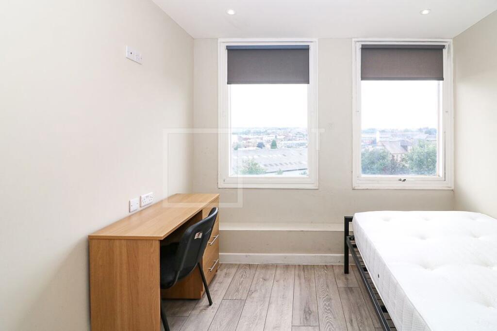 4 bed 1st Floor Flat for rent in Bradford. From Squarefoot Apartments - Bradford 4 bed 1st Floor Flat for rent in Bradford. From Squarefoot Apartments - Bradford