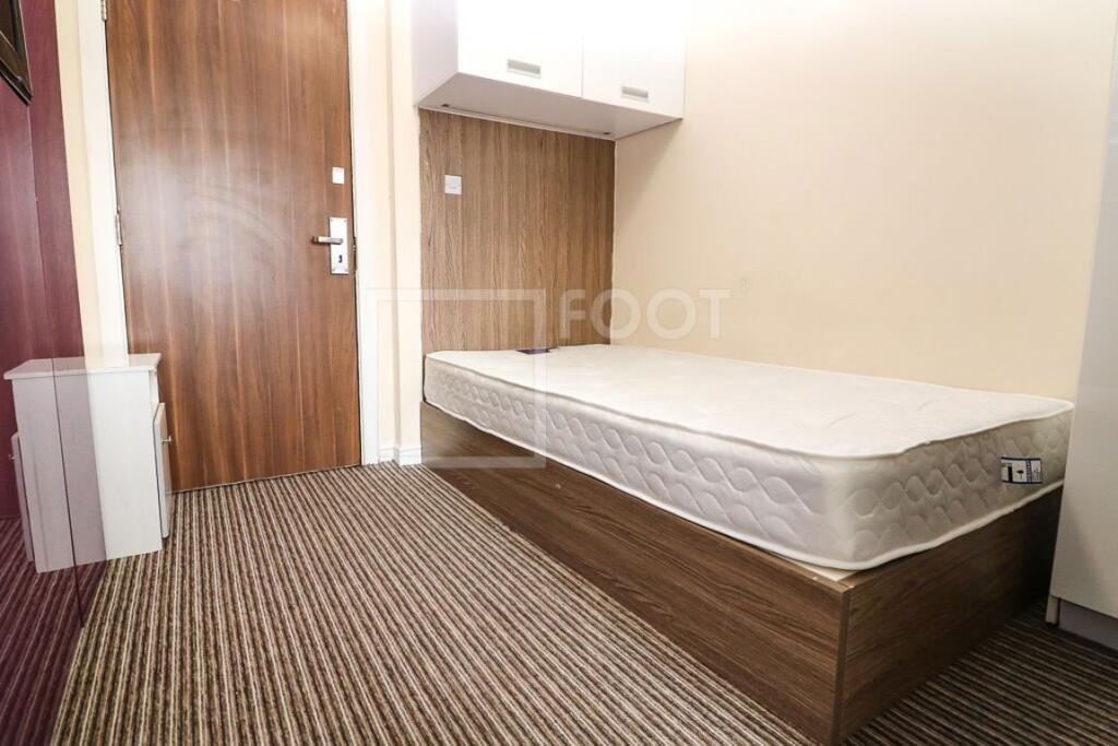 4 bed 1st Floor Flat for rent in Bradford. From Squarefoot Apartments - Bradford