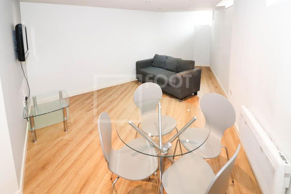 2 bed Apartment for rent in Bradford. From Squarefoot Apartments - Bradford
