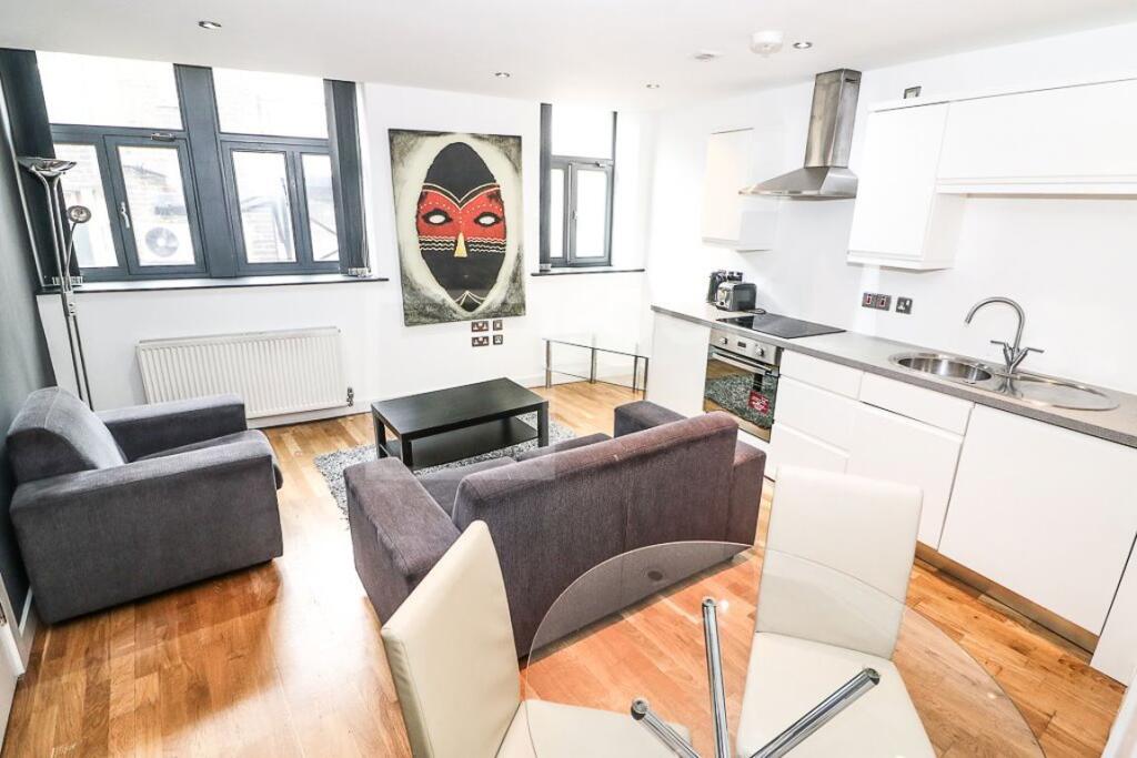 1 bed Apartment for rent in Bradford. From Squarefoot Apartments - Bradford