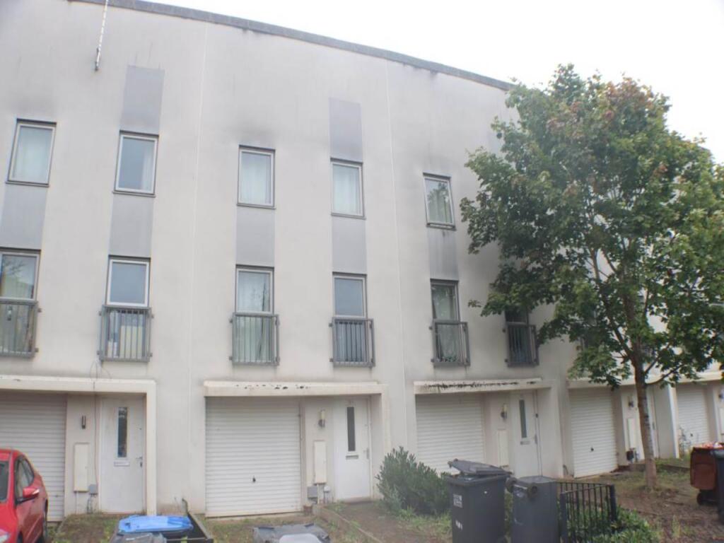 4 bed Detached for rent in Hatfield. From Strats Estates & Lettings - Hatfield