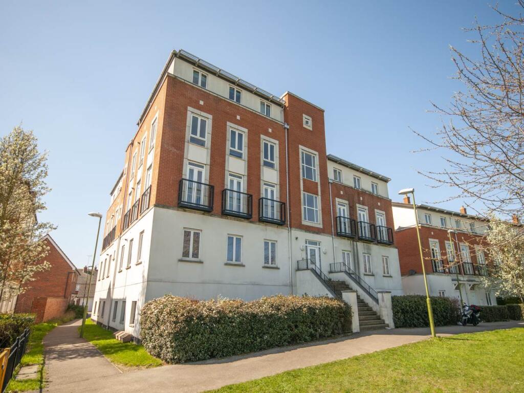 3 bed 1st Floor Flat for rent in Hatfield. From Strats Estates & Lettings - Hatfield