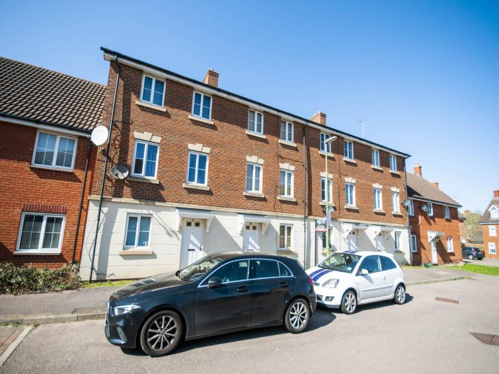 5 bed Detached for rent in Hatfield. From Strats Estates & Lettings - Hatfield