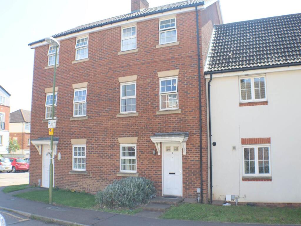 5 bed Detached for rent in Hatfield. From Strats Estates & Lettings - Hatfield