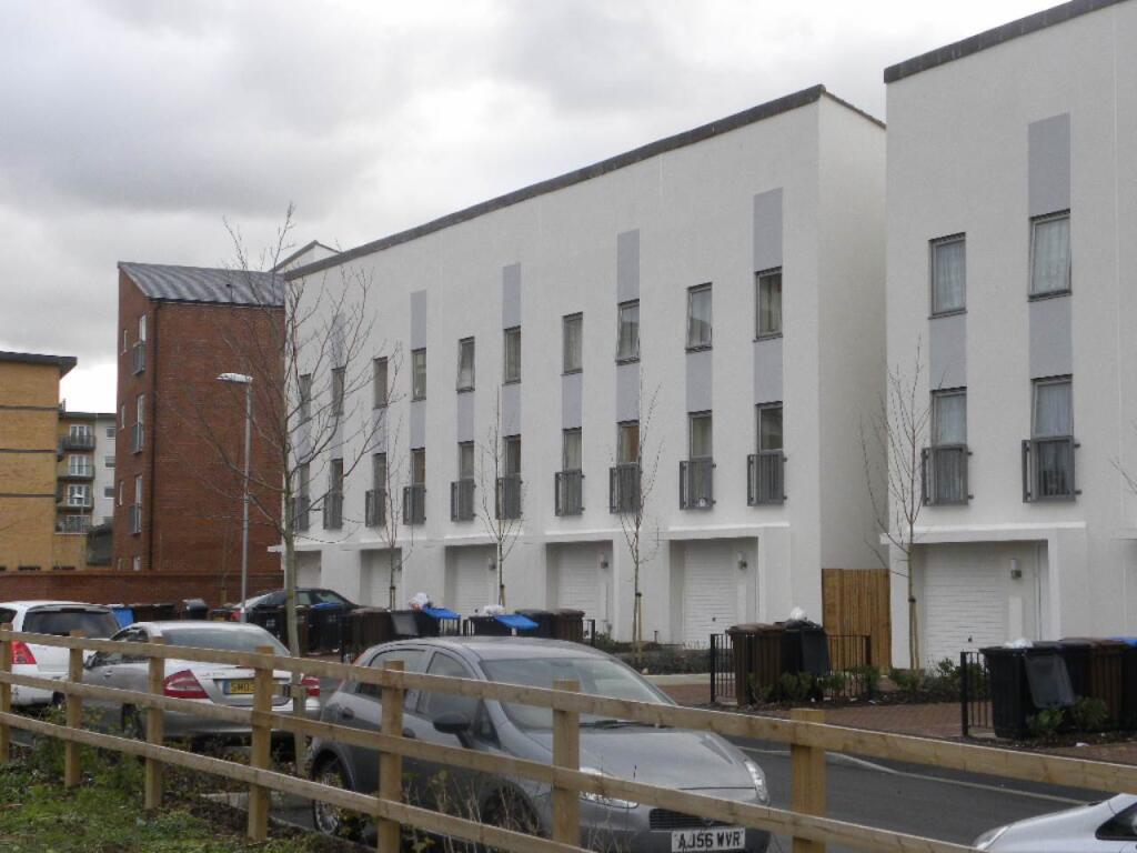 4 bed Detached for rent in Hatfield. From Strats Estates & Lettings - Hatfield