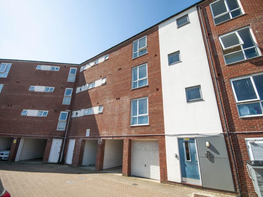 4 bed 1st Floor Flat for rent in Hatfield. From Strats Estates & Lettings - Hatfield