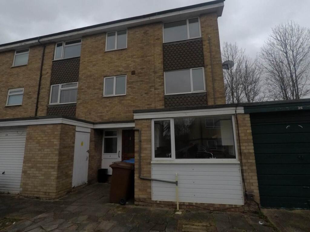 6 bed Detached for rent in Hatfield. From Strats Estates & Lettings - Hatfield
