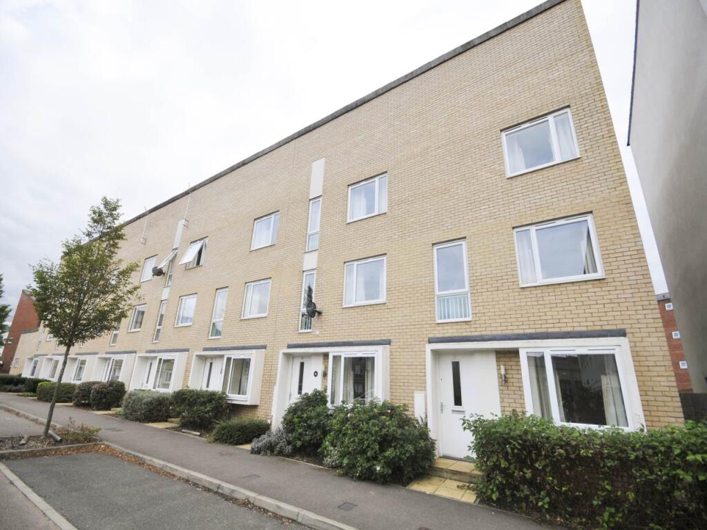 5 bed Detached for rent in Hatfield. From Strats Estates & Lettings - Hatfield 5 bed Detached for rent in Hatfield. From Strats Estates & Lettings - Hatfield