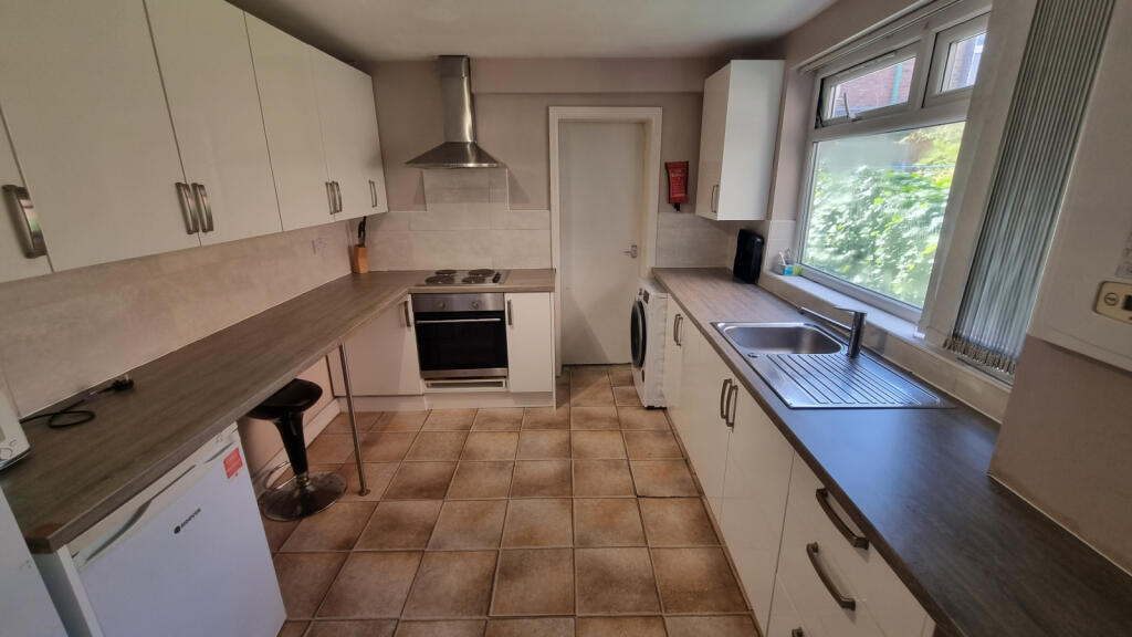 5 bed Mid Terraced House for rent in Manchester. From Inspired Lettings - Manchester