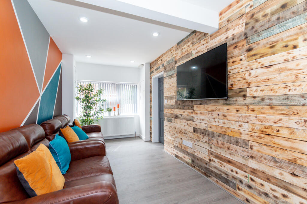 6 bed Mid Terraced House for rent in Manchester. From Inspired Lettings - Manchester