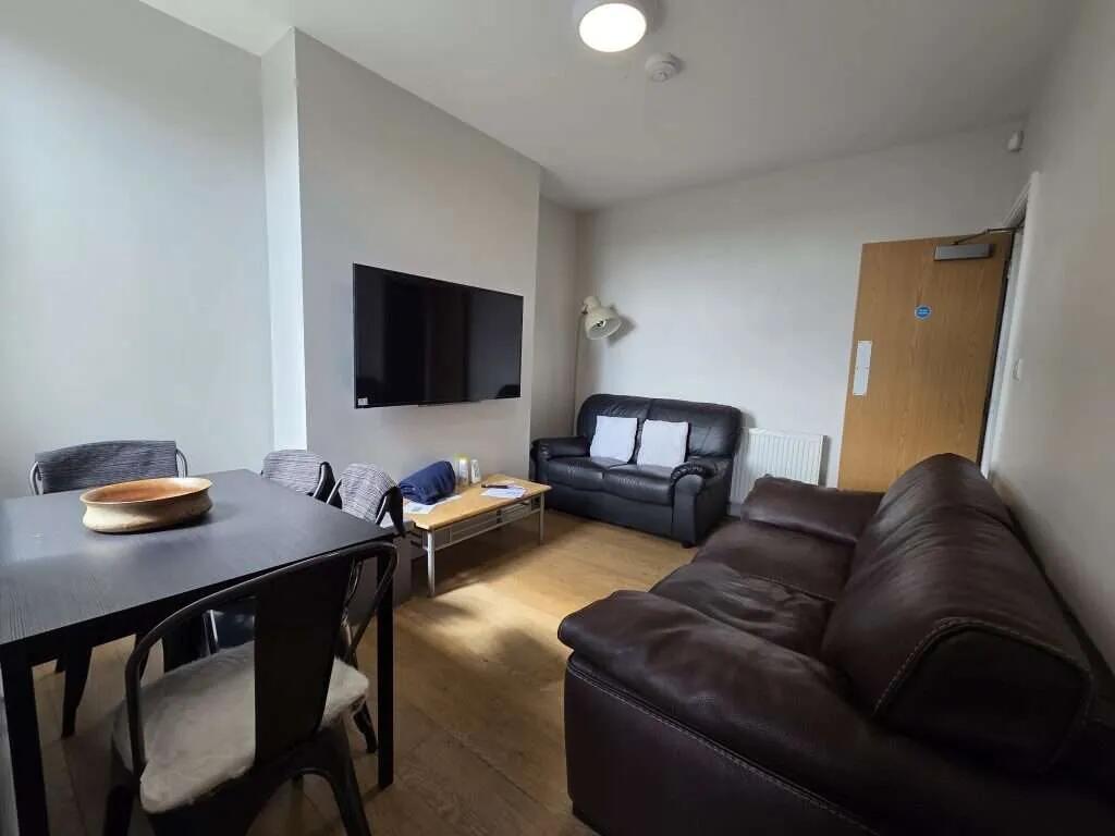 5 bed Detached for rent in Sheffield. From Thornsett Properties - Sheffield