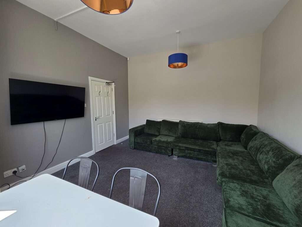 8 bed Detached for rent in Sheffield. From Thornsett Properties - Sheffield