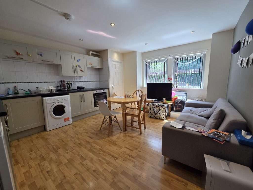 3 bed 1st Floor Flat for rent in Sheffield. From Thornsett Properties - Sheffield