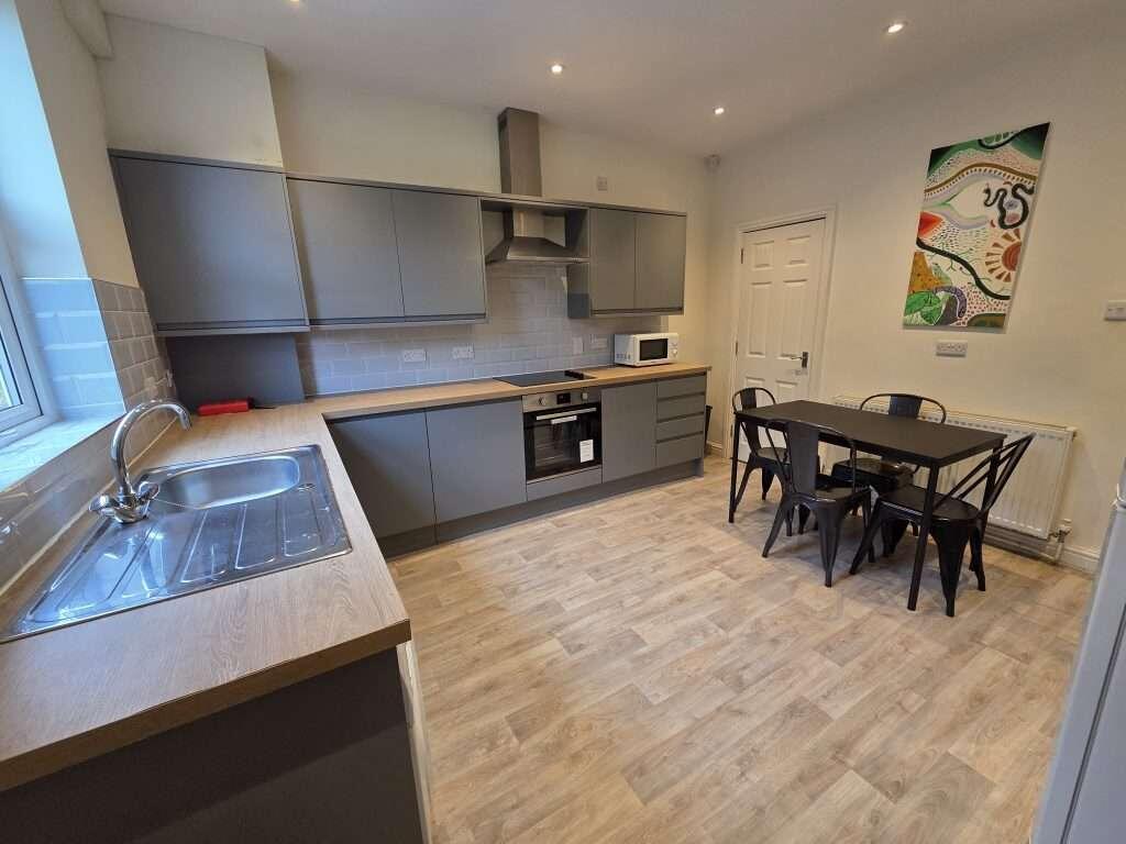 5 bed Detached for rent in Sheffield. From Thornsett Properties - Sheffield 5 bed Detached for rent in Sheffield. From Thornsett Properties - Sheffield