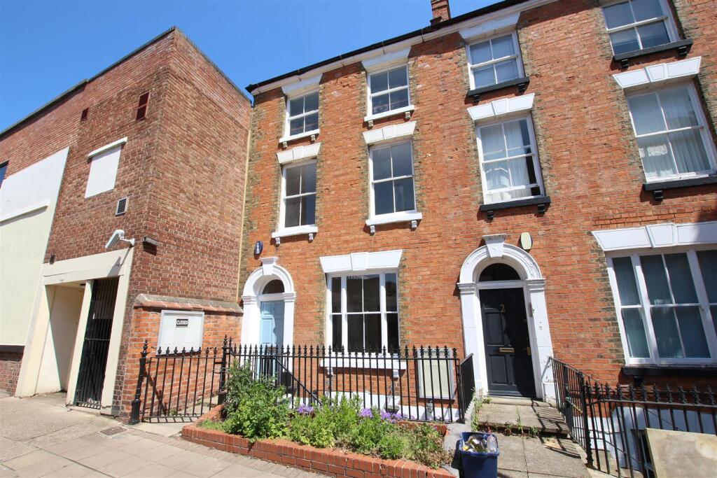 6 bed Private Halls for rent in Northampton. From Whites Estate Agents - Northampton