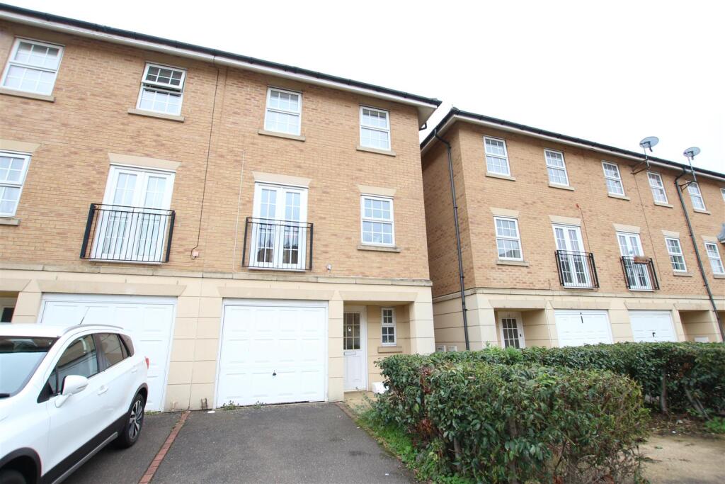 4 bed Mid Terraced House for rent in Northampton. From Whites Estate Agents - Northampton