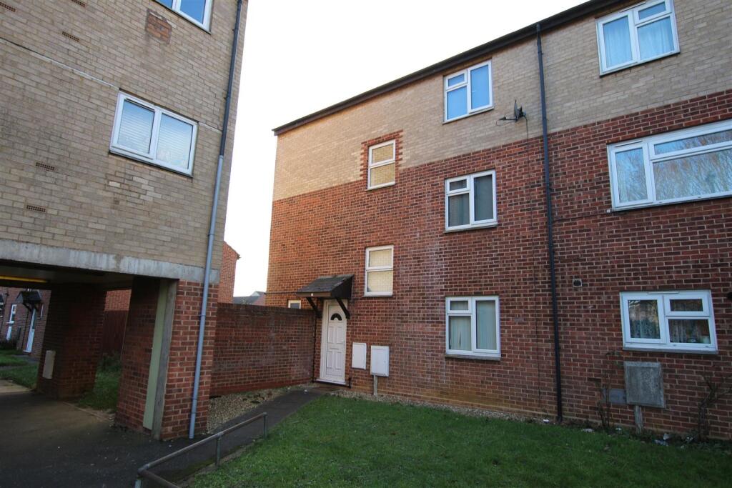 1 bed Mid Terraced House for rent in Northampton. From Whites Estate Agents - Northampton