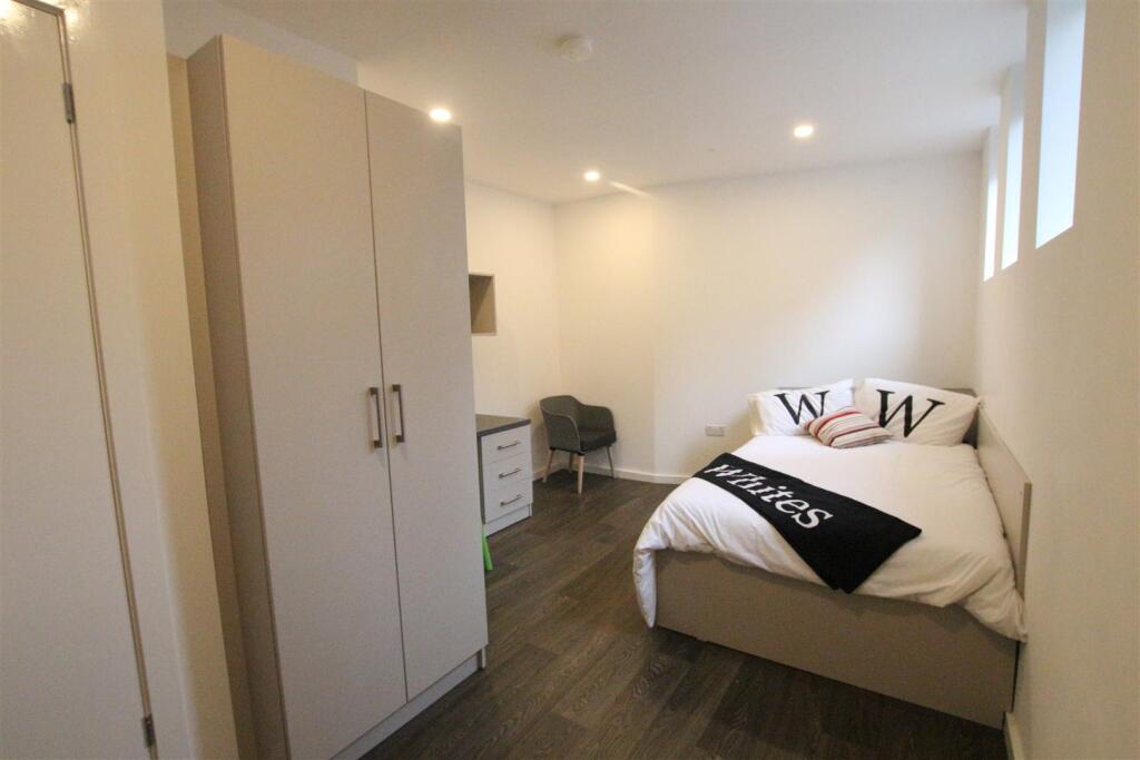 1 bed Private Halls for rent in Northampton. From Whites Estate Agents - Northampton