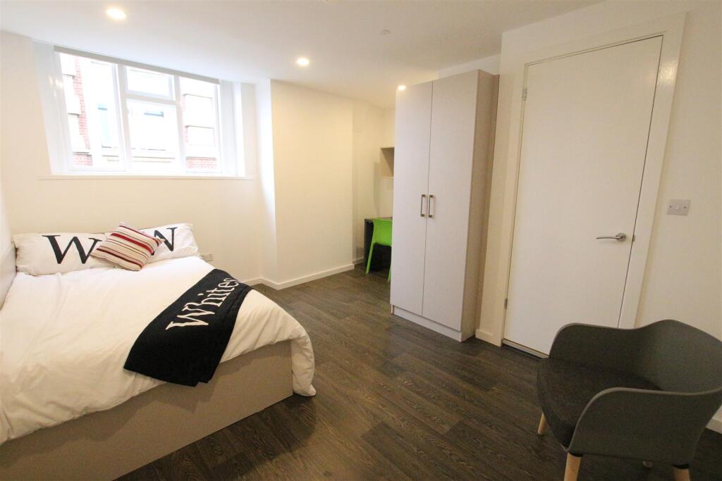 1 bed Private Halls for rent in Northampton. From Whites Estate Agents - Northampton
