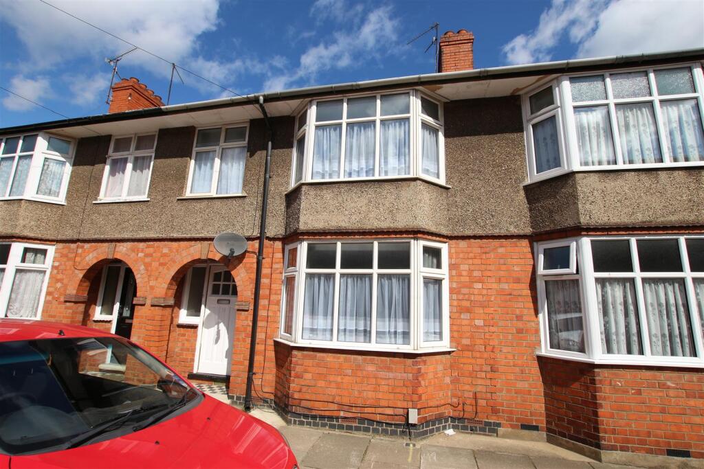 4 bed Private Halls for rent in Northampton. From Whites Estate Agents - Northampton