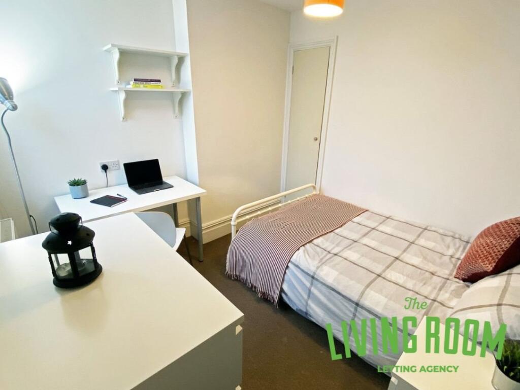 8 bed Detached for rent in Cardiff. From The Living Room Letting Agency - Cardiff