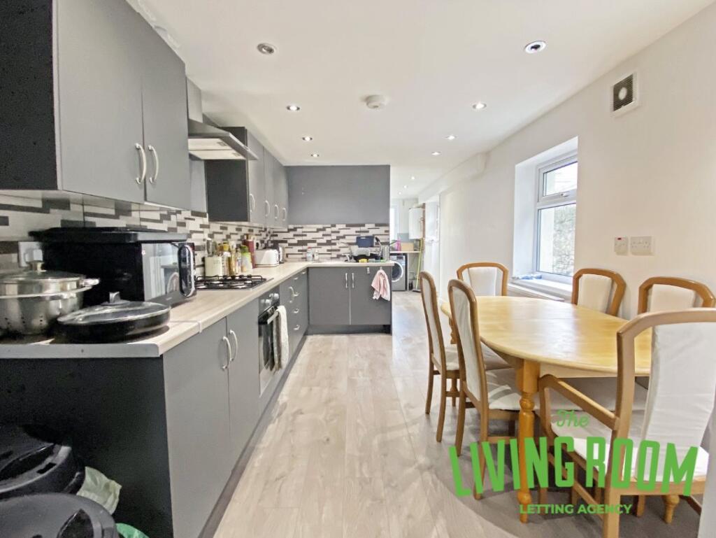 6 bed Detached for rent in Cardiff. From The Living Room Letting Agency - Cardiff