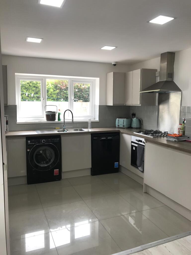 6 bed Detached for rent in Cardiff. From The Living Room Letting Agency - Cardiff 6 bed Detached for rent in Cardiff. From The Living Room Letting Agency - Cardiff