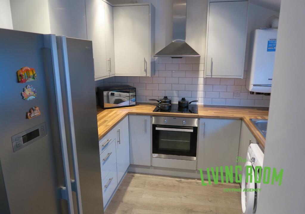6 bed Detached for rent in Cardiff. From The Living Room Letting Agency - Cardiff
