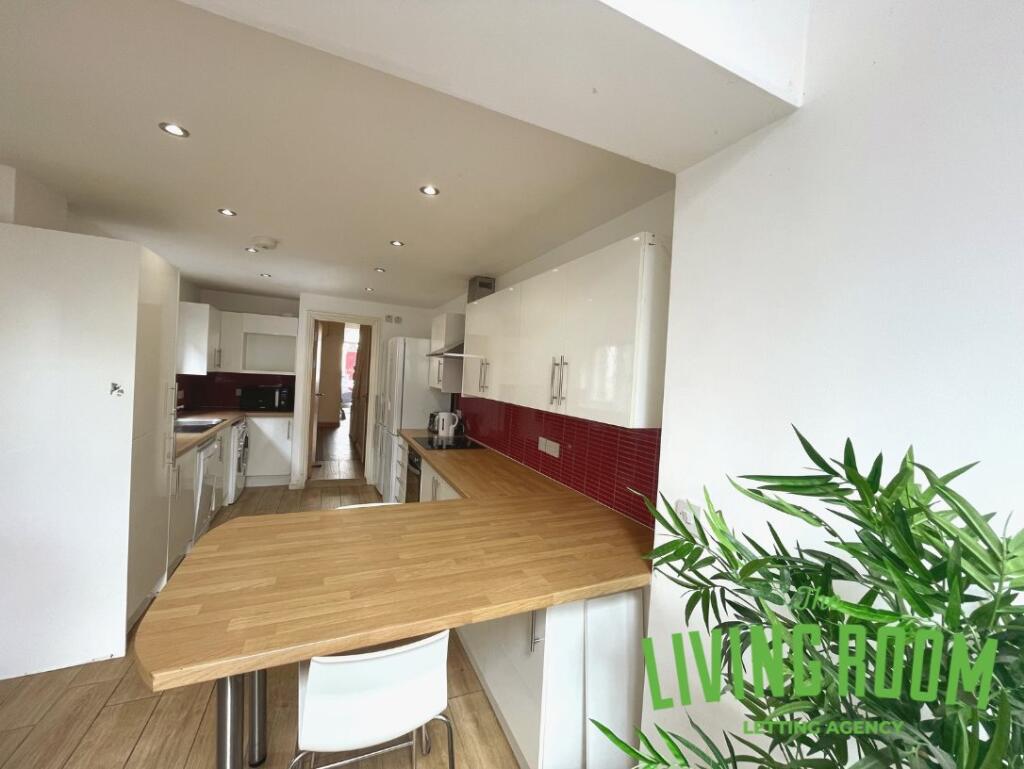 7 bed Detached for rent in Cardiff. From The Living Room Letting Agency - Cardiff 7 bed Detached for rent in Cardiff. From The Living Room Letting Agency - Cardiff