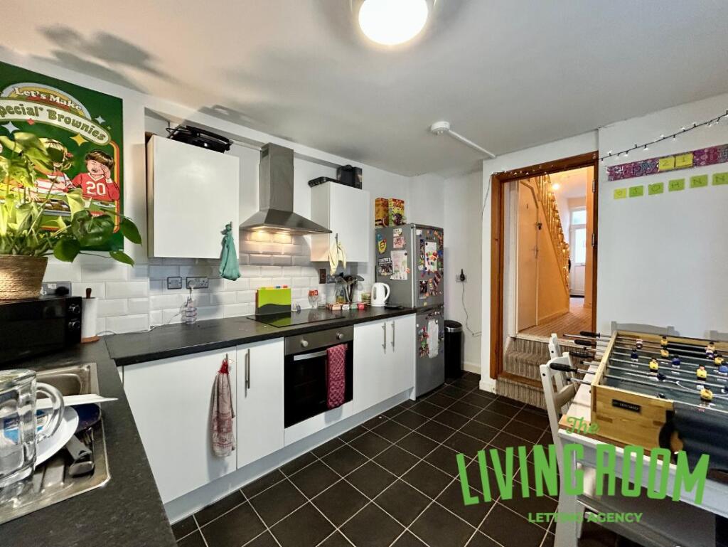 4 bed Detached for rent in Swansea. From The Living Room Letting Agency - Cardiff