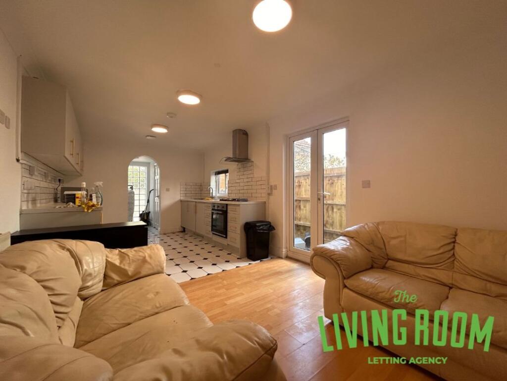 5 bed Detached for rent in Cardiff. From The Living Room Letting Agency - Cardiff