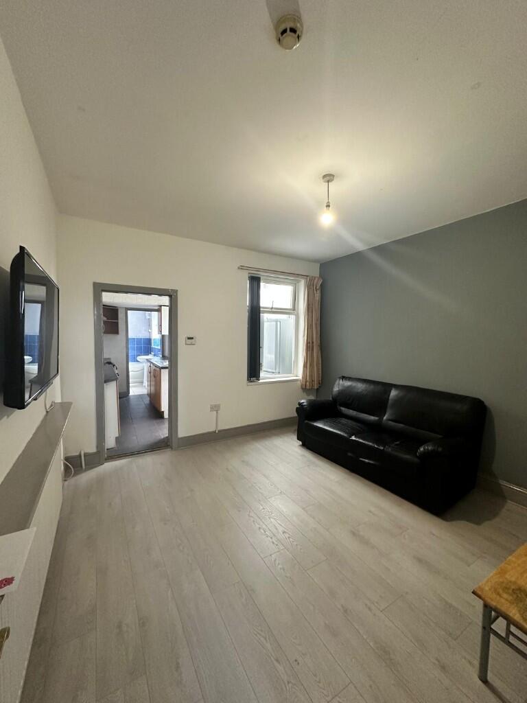 6 bed Semi Detached for rent in Birmingham. From Prestige Properties - Birmingham