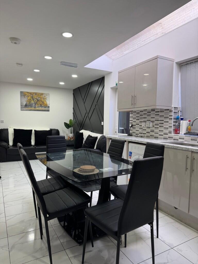 7 bed Mid Terraced House for rent in Birmingham. From Prestige Properties - Birmingham